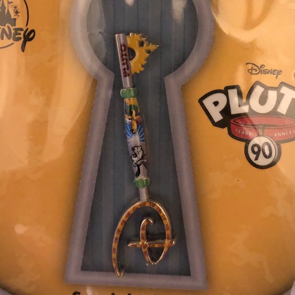 Pluto Key Pin - Picture 2 of 2